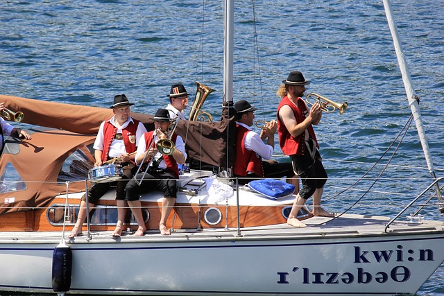 我国最大沙漠实现3046公里生态屏障全面锁边“合龙”.